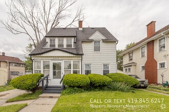 Building Photo - 2040 Dorr St