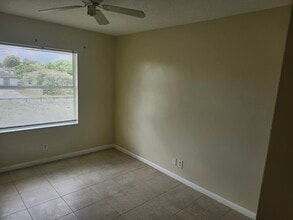Building Photo - 621 Cypress Way W