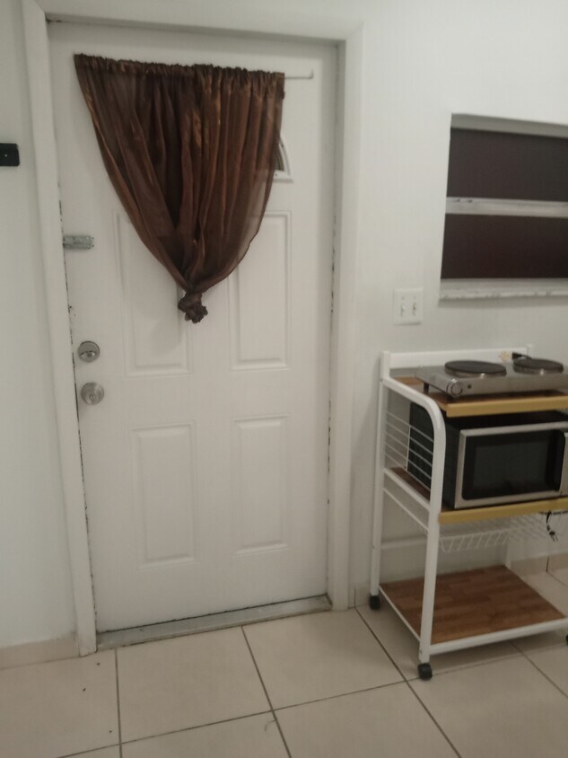 Foto del edificio - 6210 NW 199th St