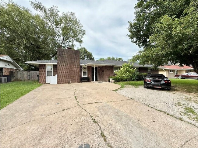 Building Photo - 1816 Ross Ave