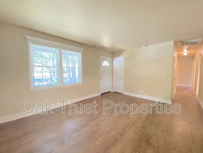 Building Photo - 1227 Mathis Ferry Rd