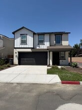 Building Photo - 1902 W Meadow Ct