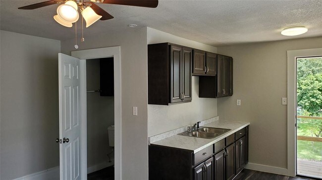 Foto del edificio - 216 W Republic St