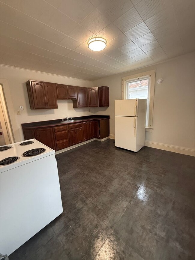 Building Photo - 914 Lawrence St