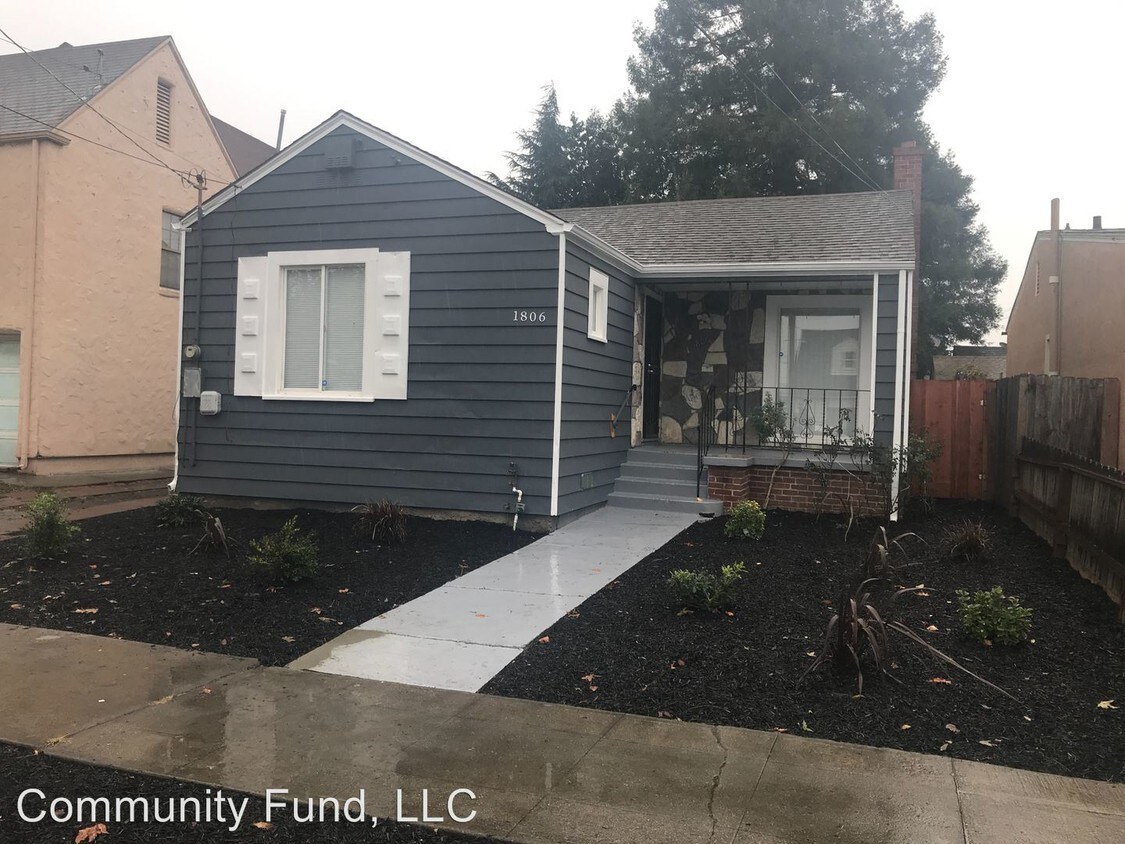 Foto principal - 3 br, 1.5 bath House - 1806 105th. Ave.