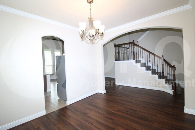 Building Photo - 709 Shrewsbury Place
