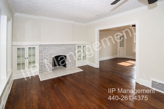 Building Photo - 2127 Rossmoor Rd