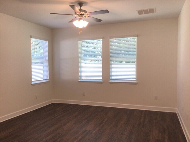 Foto del edificio - 3430 Bridge Haven Drive