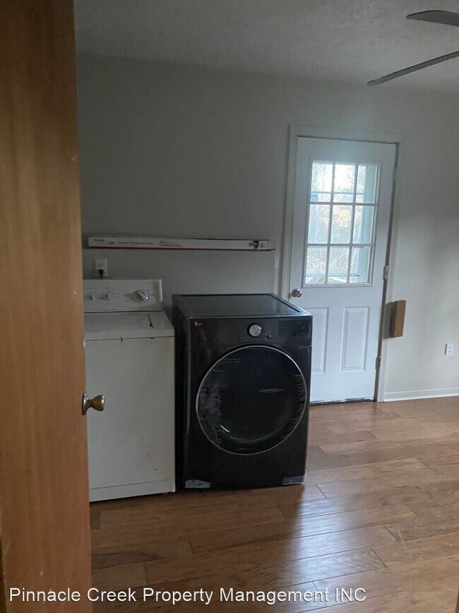 Building Photo - 2 br, 1 bath House - 421 Berry Mountain