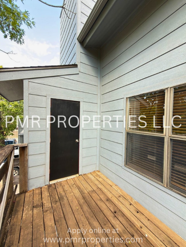 Building Photo - 2 Bedrooms/2 Bathrooms Apartment