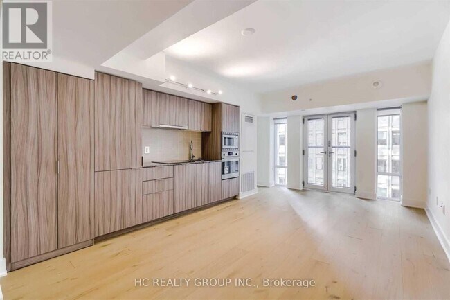 Photo du bâtiment - 955-955 Bay St.