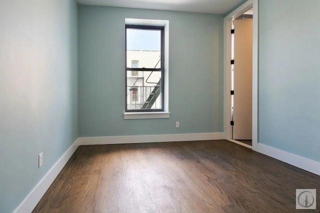 Foto del edificio - 2 bedroom in Ridgewood NY 11385