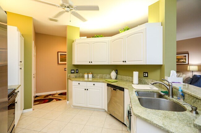 Building Photo - ** STRAND ** NO GOLF TRANSFER ONLY SOCIAL TO THE STRAND ** AVAILABLE DECEMBER-APRIL **