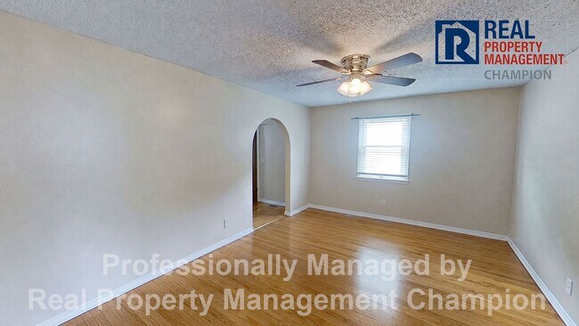 Foto del edificio - Charming 3 BD/2 BA Home Just 2 Miles from Camp Lejeune Main Gate