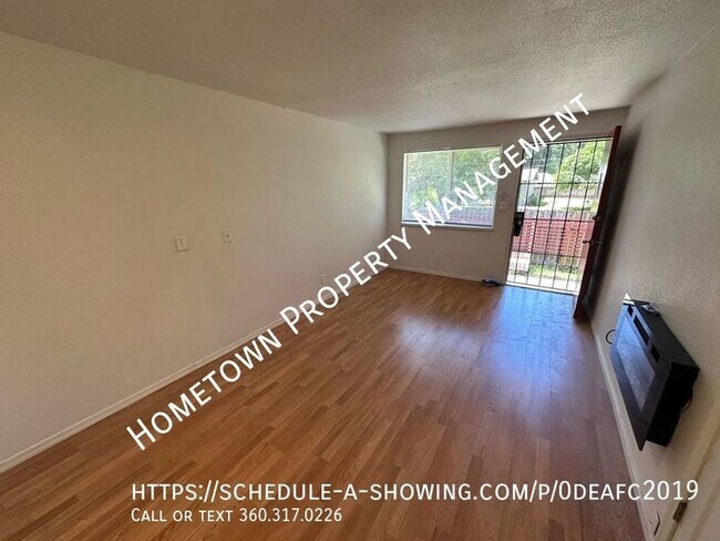 Building Photo - Pacific Terrace Cozy 1 Bedroom Duplex Appl...