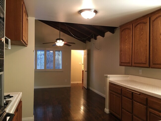 Building Photo - Large: 4 Bedroom 2.5 Bath Home