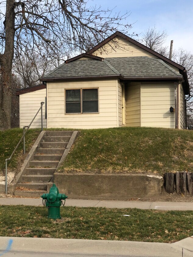 Primary Photo - 2907 West St