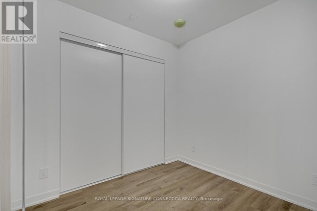 Photo du bâtiment - 1808-1808 St Clair Ave W
