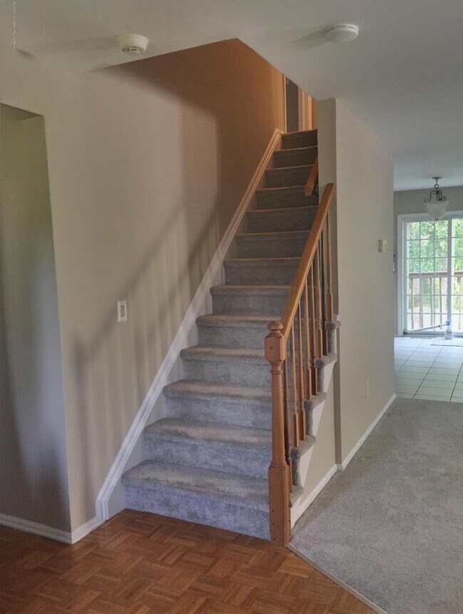 Building Photo - 1296 Beauchamps Pl