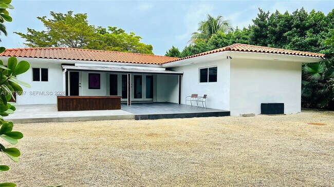Foto del edificio - Northeast 11th Avenue, Miami Shores, FL 33138 - 3 BR 2 BA single-family home