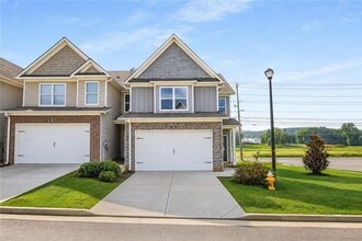 Building Photo - 100 Squarewood Ln NW