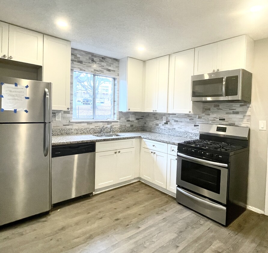 Primary Photo - 346 Carpenter Dr