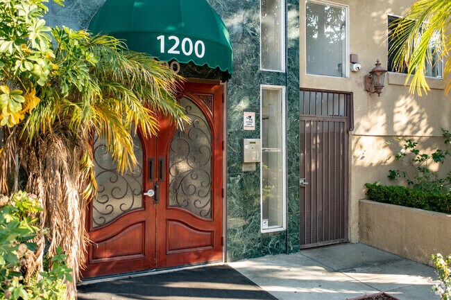 Foto del edificio - 1200 S Shenandoah St