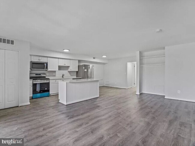 Foto del edificio - 7507 Spring Lake Dr