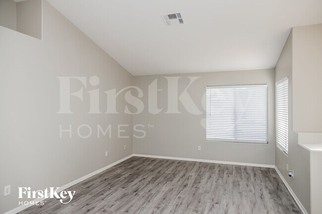 Foto del edificio - 6270 Bruma Ave