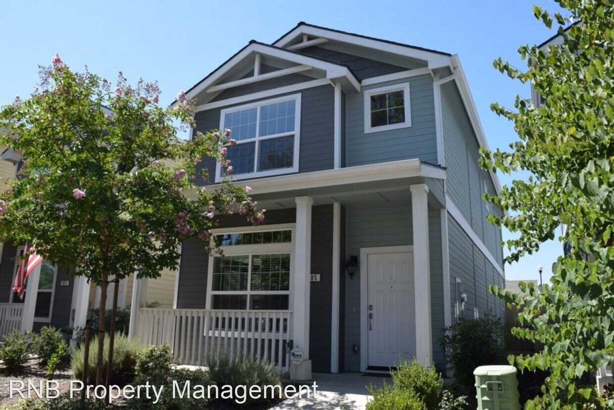 Foto principal - 3 br, 2.5 bath House - 185 Hickory Street