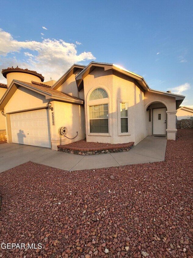 Primary Photo - 5277 Jose Cardenas Ln