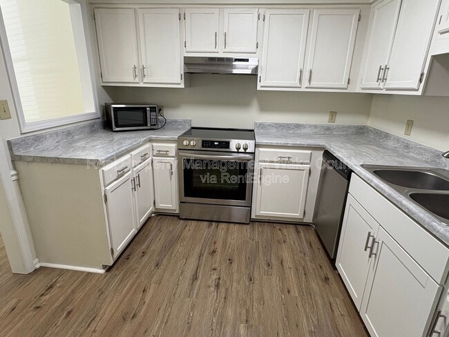 Building Photo - 306 Applecross Dr