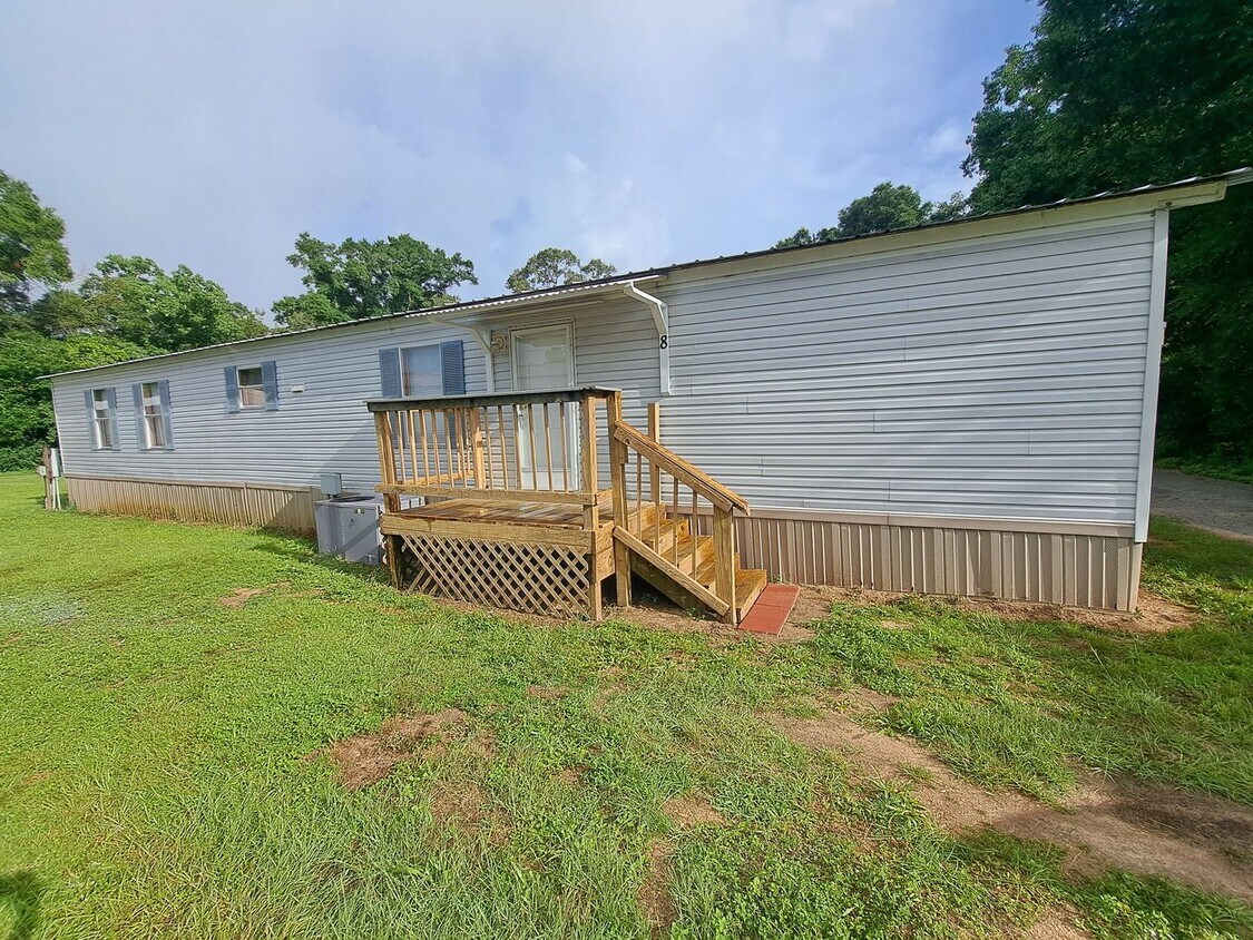 Foto principal - Remodeled 2BR/2BA mobile home off Pine For...