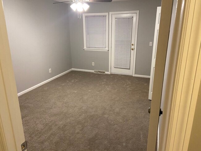 Building Photo - 104 Kimeran Ln