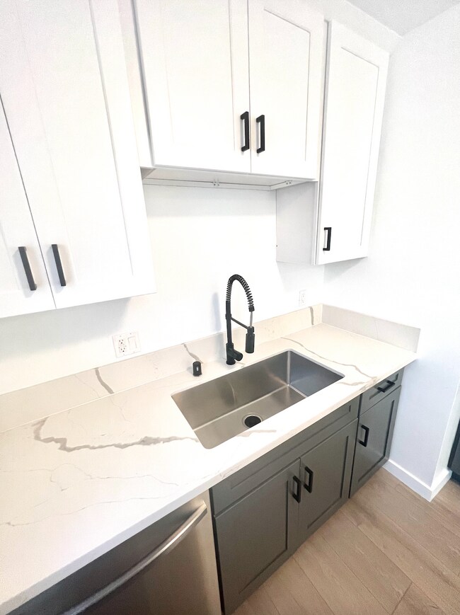 Foto del edificio - 3315 W 104th St