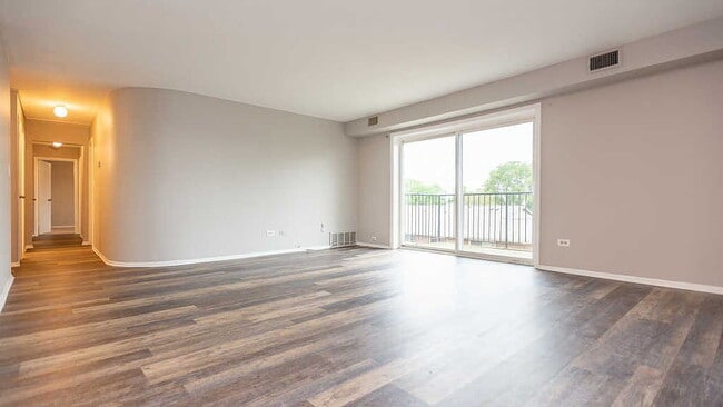 Foto del edificio - "Spacious 3-Bed, 3-Bath Gem in Lisle – 1500 Sq Ft of Comfortable Living!"