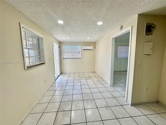 Foto del edificio - 666 W 17th St