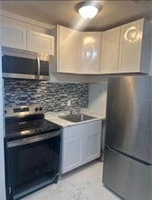 Building Photo - 820 Galsworthy Ave