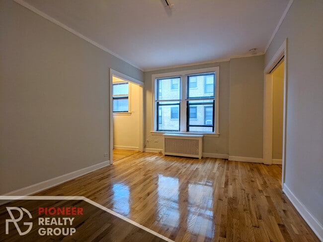 Building Photo - 737 W Belmont Ave