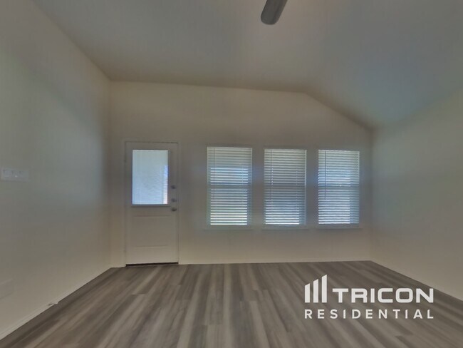 Building Photo - 14469 Cloudview Way