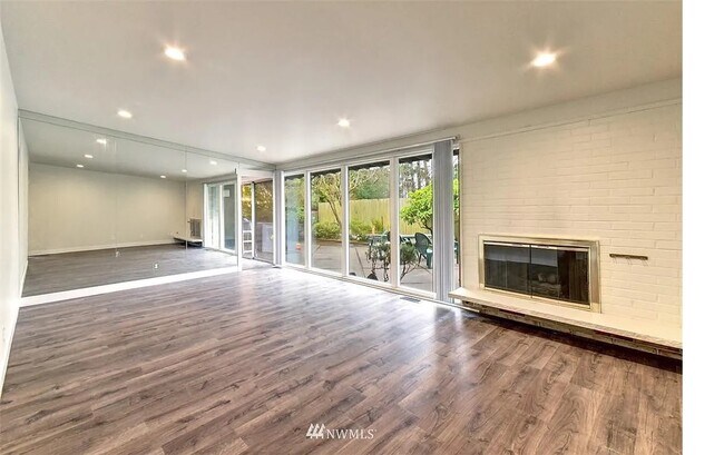 Building Photo - 612 163rd Ave SE