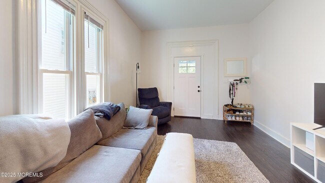 Foto del edificio - 43 Linden Pl