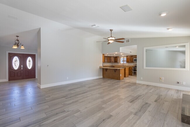 Foto del edificio - 2403 E Kenwood St