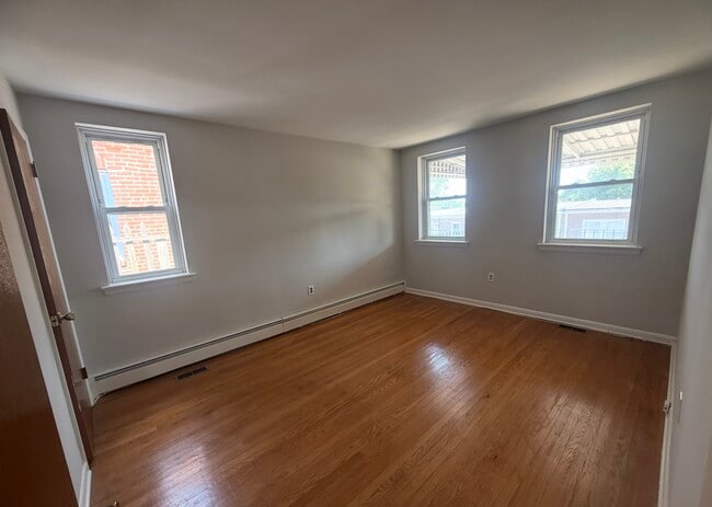 Building Photo - 608 W Lancaster Ave