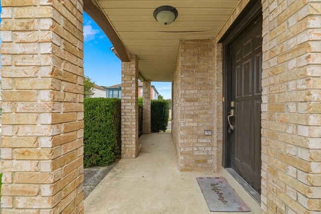 Building Photo - ***APPLICATION CURRENTLY UNDER REVIEW***Two-Story Home with No Carpet Near Medical Center & UTSA