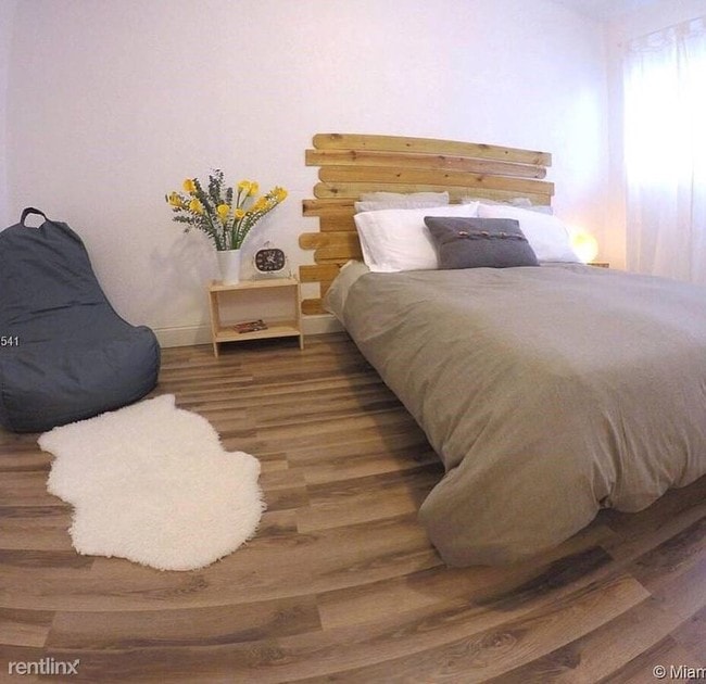 Building Photo - 350 NW 75th St