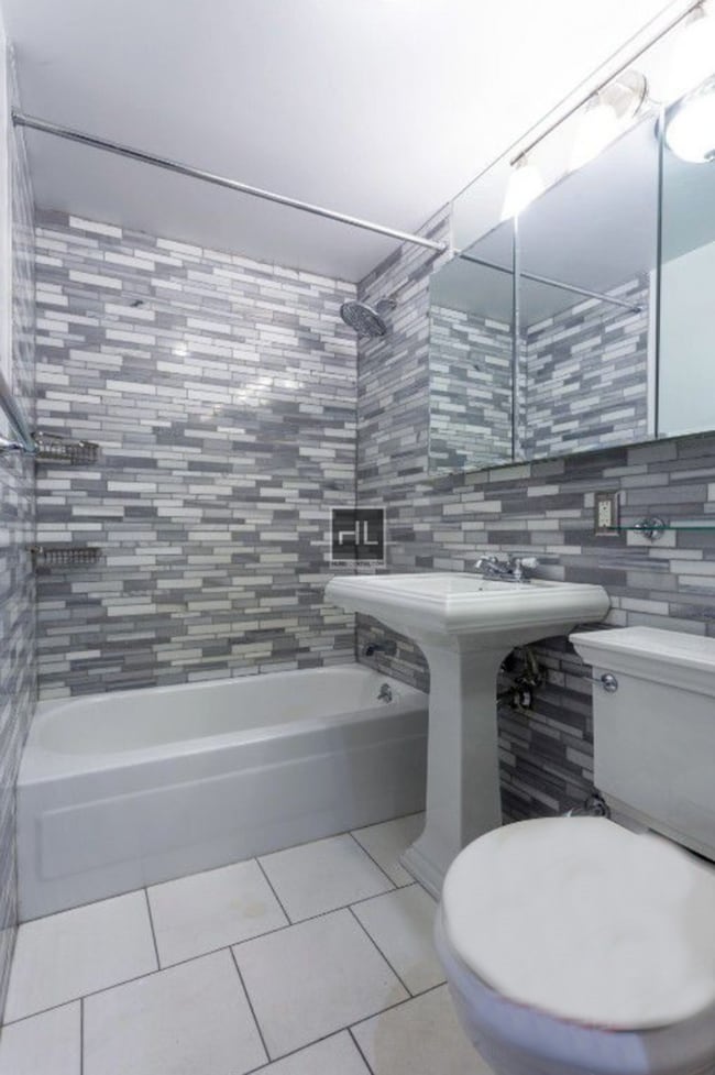 Building Photo - W 14TH ST.