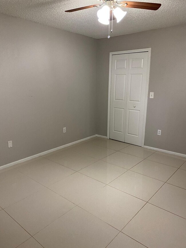 Photo - 5124 Park Central Dr Apartment