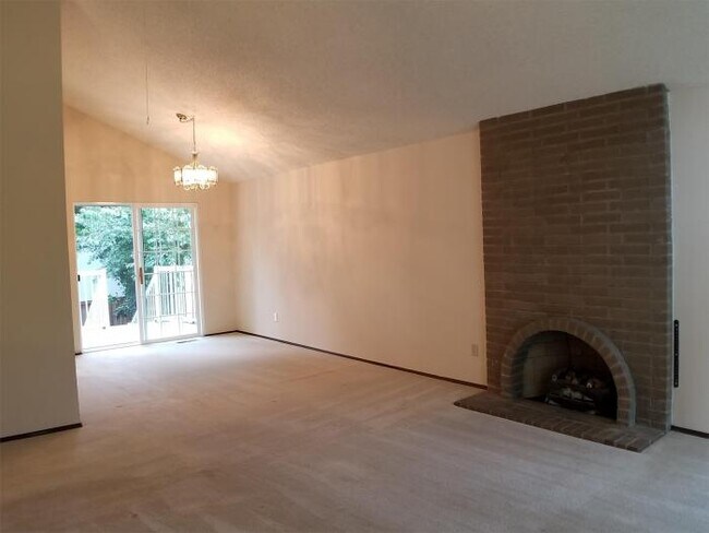 Building Photo - 3 bedroom in Kirkland WA 98034