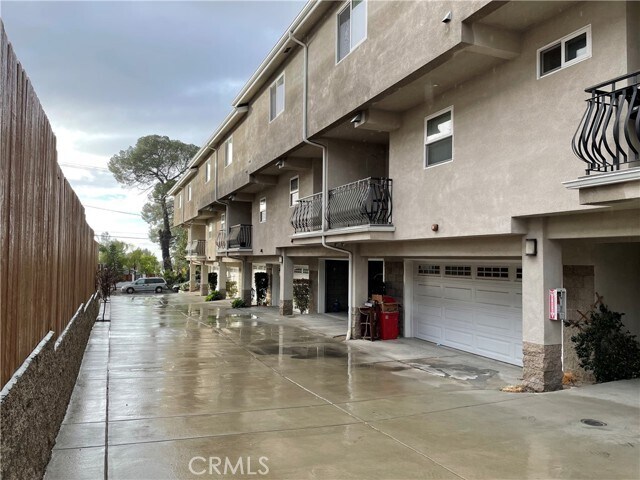 Building Photo - 10330 Mt Gleason Ave